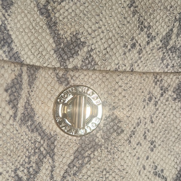 𝐂𝐎𝐋𝐄 𝐇𝐀𝐀𝐍 Leather Turnlock Snake Bag Off-White Bone Gray GORGEOUS! - Picture 9 of 16